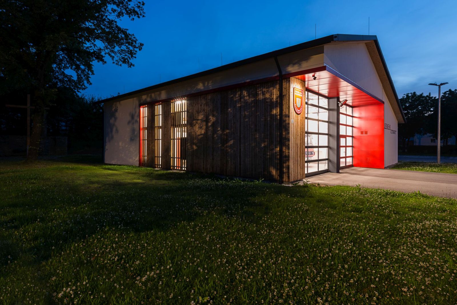 Location: Neubau Feuerwehr Altenmarkt/ Cham
Architekt: Schnabel + Partner Architekten
Bearbeitung: Jürgen Krall Photographie
-------------------------------
Bild Nr.: _241_0927-992
www.krall-photographie.de