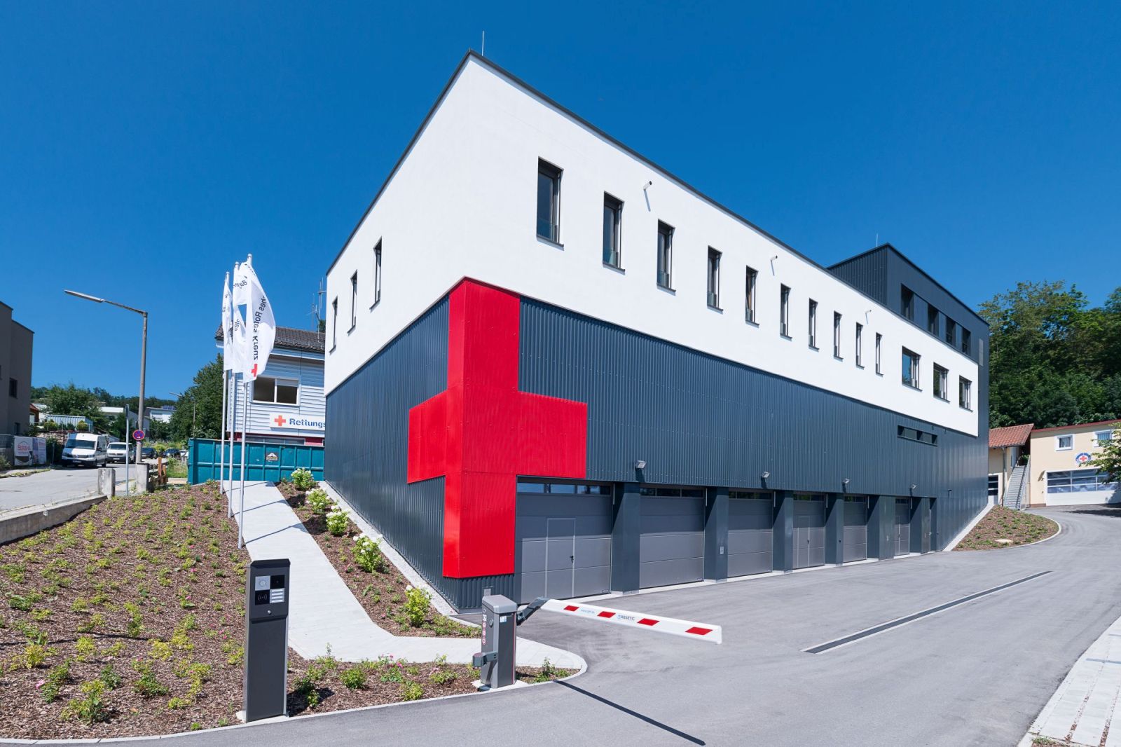 Location: Neubau BRK Cham
Architekt: Schnabel + Partner Architekten
Bearbeitung: Jürgen Krall Photographie
-------------------------------
Bild Nr.: _241_0841-926
www.krall-photographie.de
