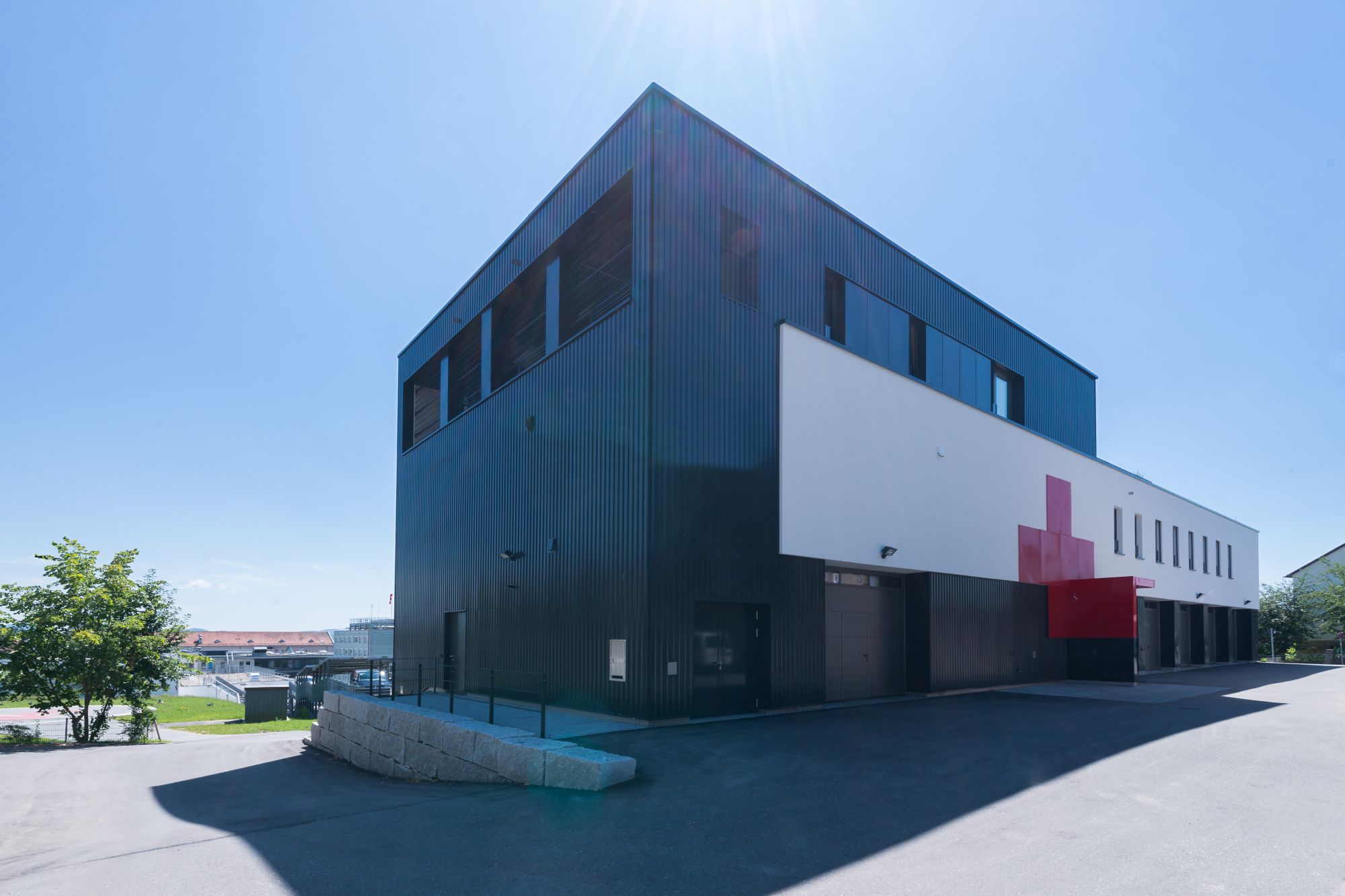Location: Neubau BRK Cham
Architekt: Schnabel + Partner Architekten
Bearbeitung: Jürgen Krall Photographie
-------------------------------
Bild Nr.: _241_0841-926
www.krall-photographie.de